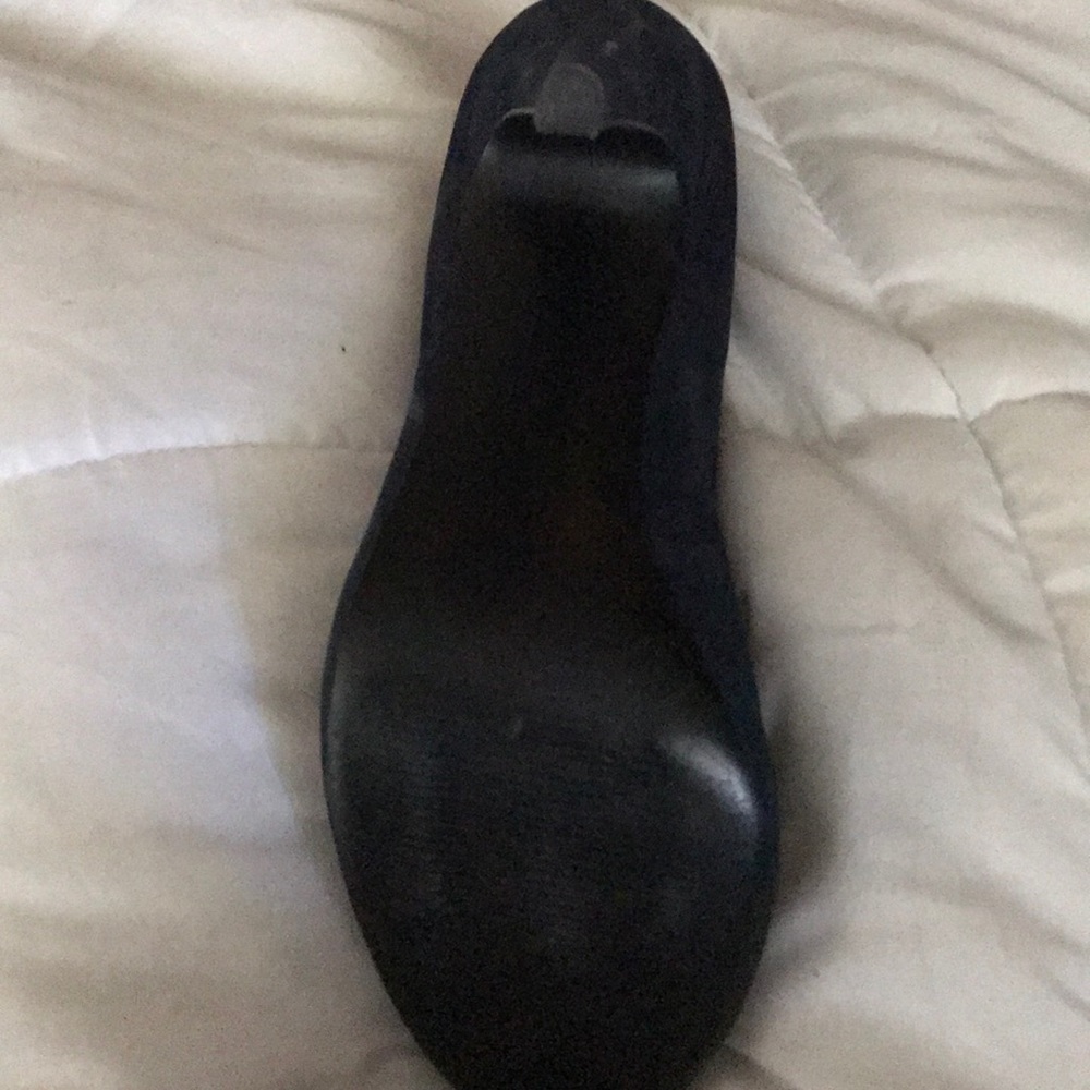 Shoes - Picture 3 of 5